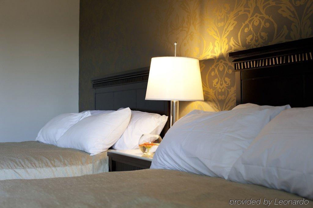 Elm Hurst & Hotel