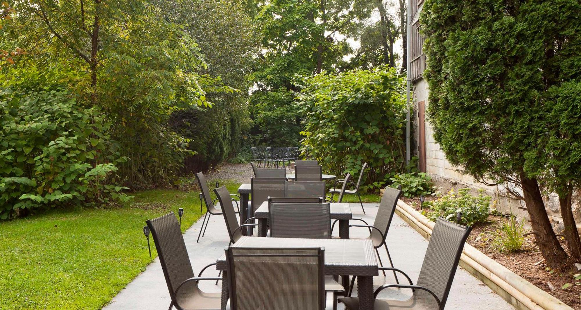 Hotel Elm Hurst & 3*