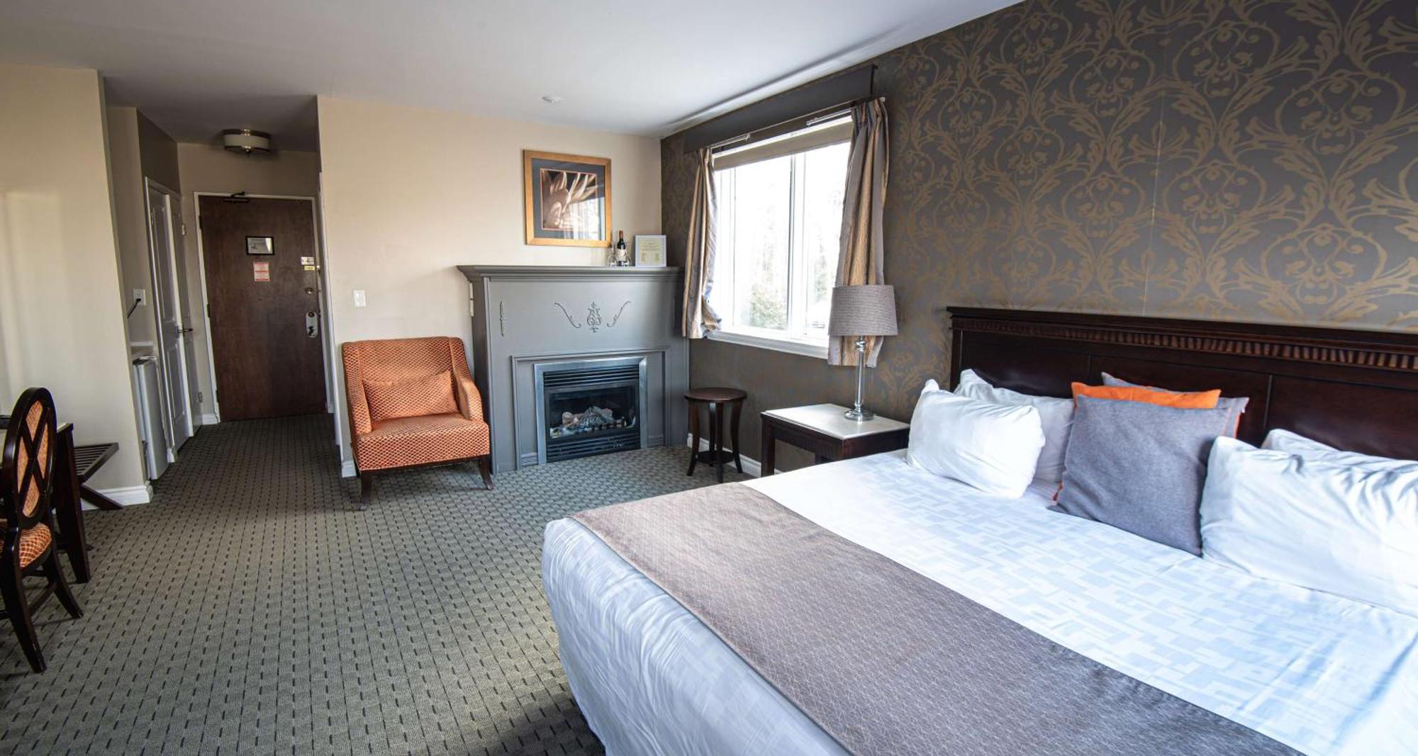 Hotel Elm Hurst & Ingersoll