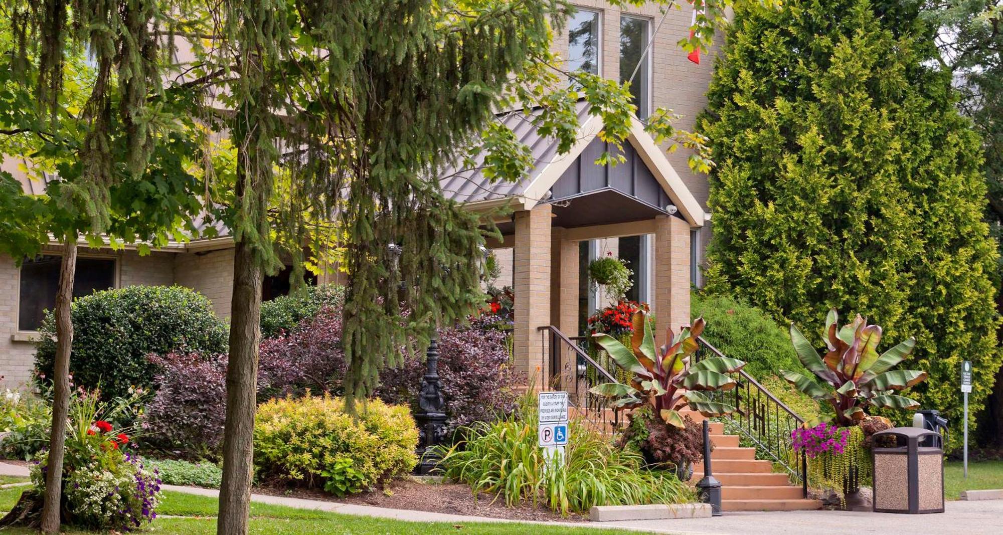 Elm Hurst & Hotel