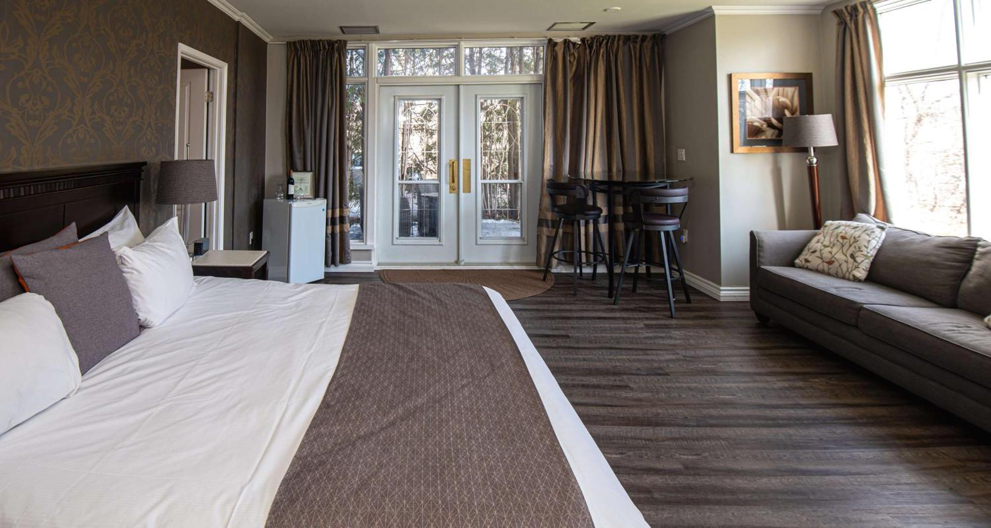 Hotel Elm Hurst & 3*